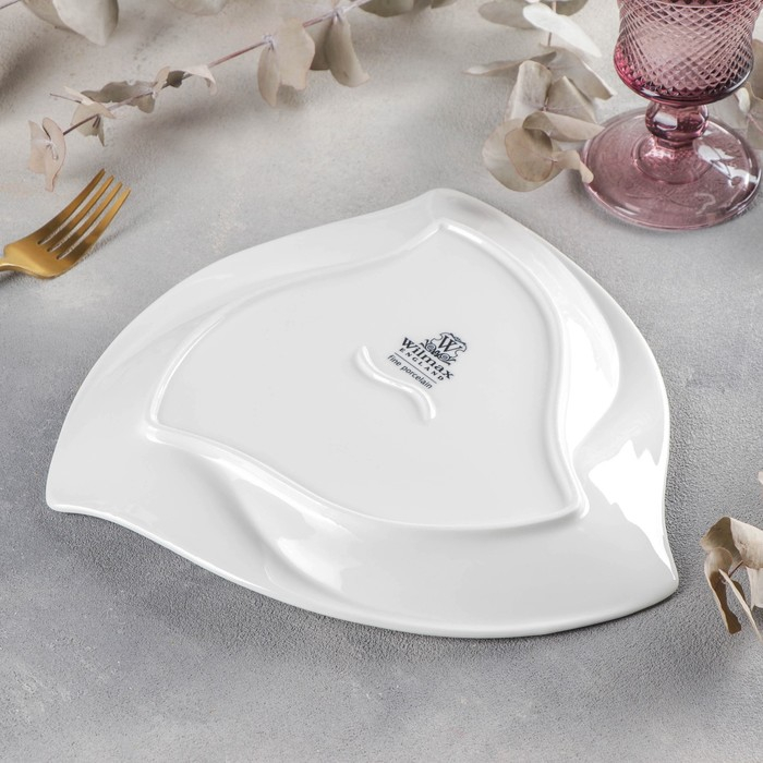 Тарелка фарфоровая треугольная Wilmax Ariela, d=25,5 см, цвет белый Тарелка фарфоровая треугольная Wilmax Ariela, d=25,5 см, цвет белый