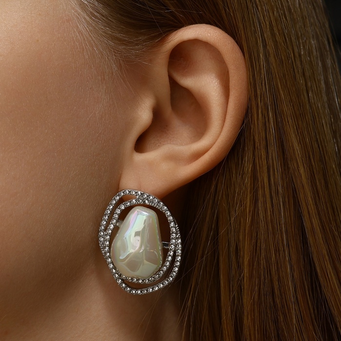 Серьги с жемчугом Серьги с жемчугом "Абстракция" желание, цвет белый в серебре, камень форма и цвет МИКС