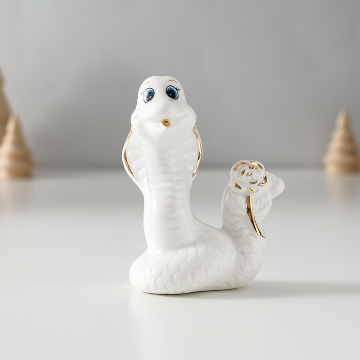 Сувенир керамика Сувенир керамика "Белая кобра с цветком" с золотом 4х6х8 см