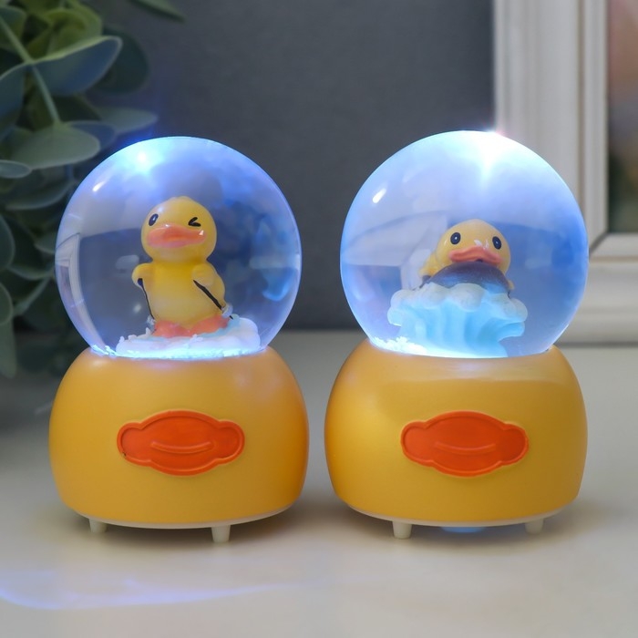 Сувенир полистоун водяной шар свет Сувенир полистоун водяной шар свет "Развлечения утёнка" МИКС 7х5х5 см