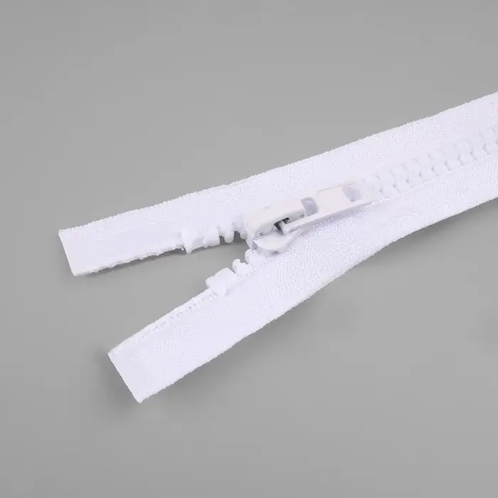 Молния «Трактор», №8, неразъёмная, замок автомат, 18 см, белая Молния «Трактор», №8, неразъёмная, замок автомат, 18 см, белая