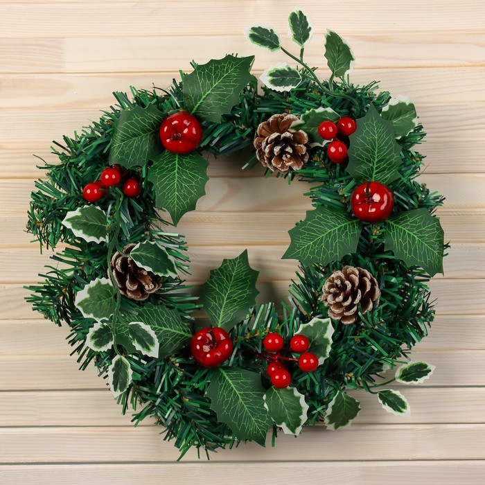 Венок новогодний d-30 см  Венок новогодний d-30 см "Лесной фестиваль" листья шишки веточки