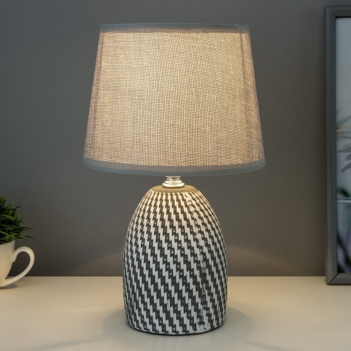 Лампа настольная с абажуром Лампа настольная с абажуром "Рабица серый" Е14 18х18х29 см RISALUX