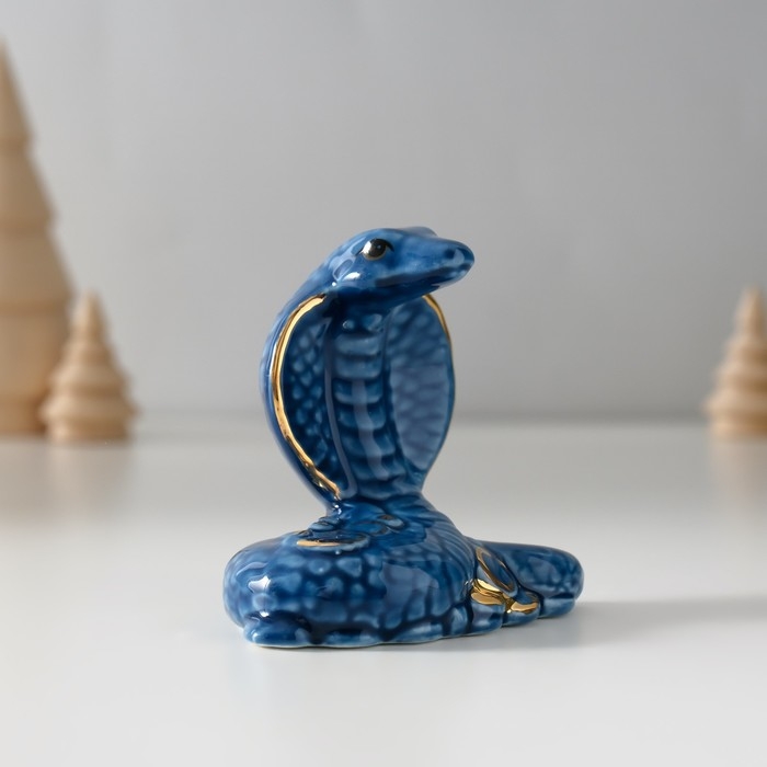 Сувенир керамика Сувенир керамика "Синяя кобра с горкой монет" с золотом 4,5х8х7,5 см