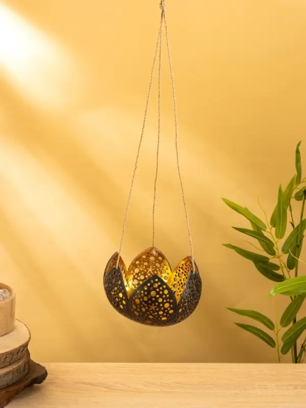 Подсвечник подвесной из кокоса «Бутон», 14×14×10 см, чёрно-золотой
