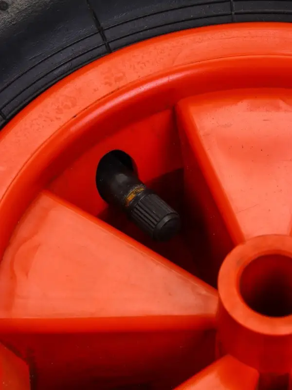 Колесо пневм. d колеса/ступицы-330/16мм, Lступицы 90мм, d покрышки-80мм,3,25d втулки 12,3мм