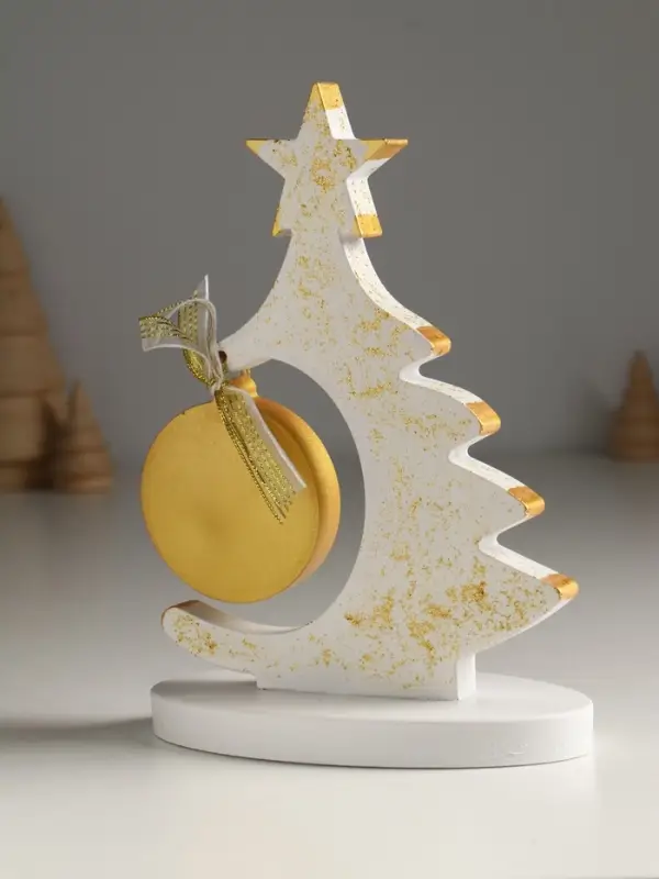 Фигура "Ёлочка с шаром" 20х7,5х14,5 см, белый с золотом