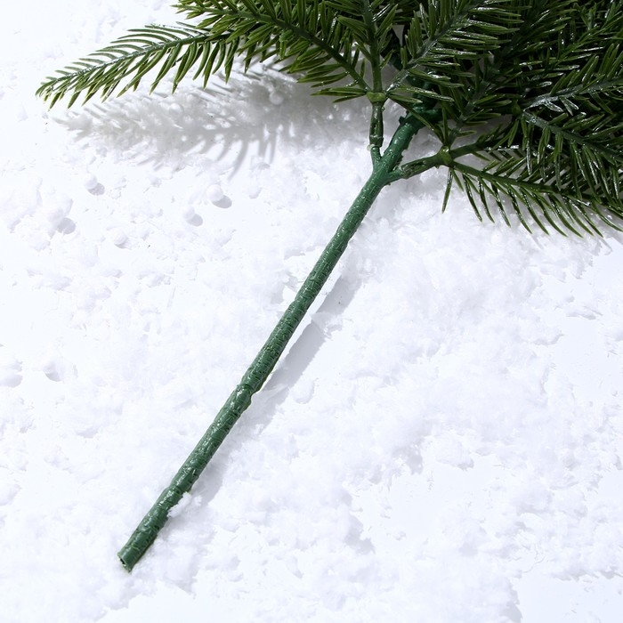 Декор &laquo;Ветвь молодой ели&raquo;