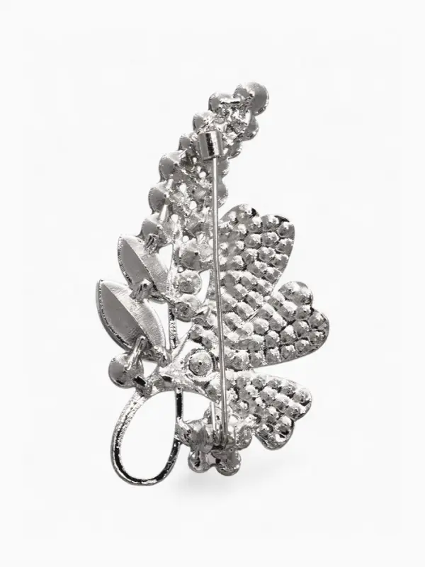 Брошь &laquo;Цветочная сирень&raquo;, белая в серебре