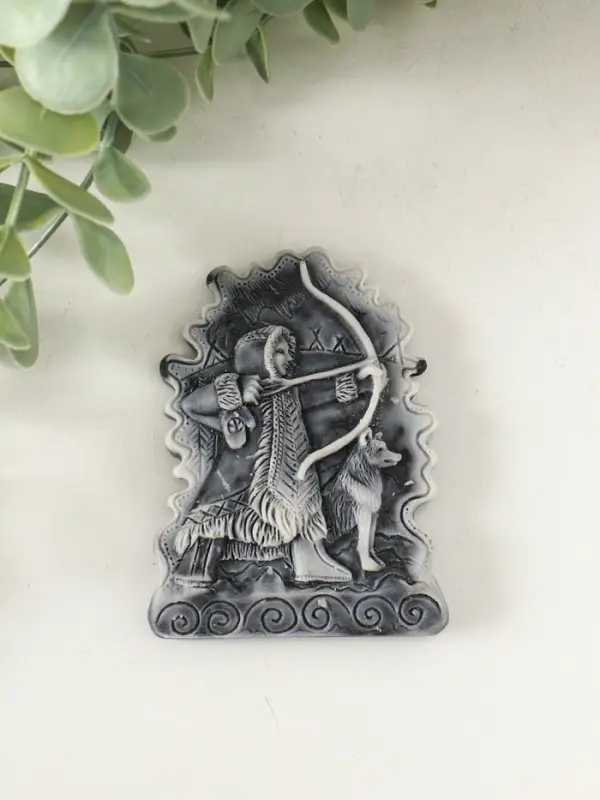 Магнит Магнит "Охотник с луком (барельеф)" 8 см