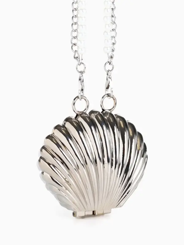 Сумка мини-клатч на магните, в форме ракушки, жёсткий корпус, на длинной цепочке, серебристая