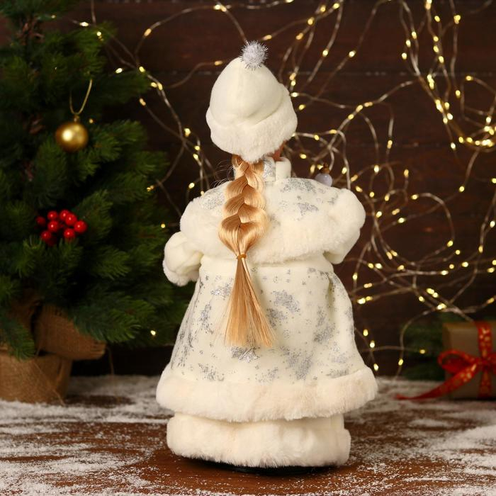 Снегурочка  Снегурочка "В белой шубке и шапочке" двигается, 40 см