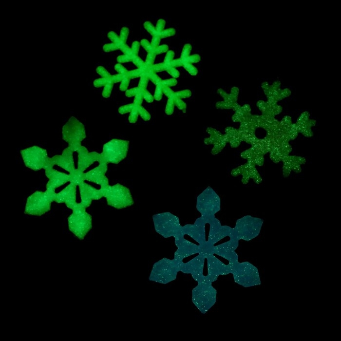 Развивающий игровой набор «Весёлый Новый год», наклейки светятся в темноте Развивающий игровой набор «Весёлый Новый год», наклейки светятся в темноте