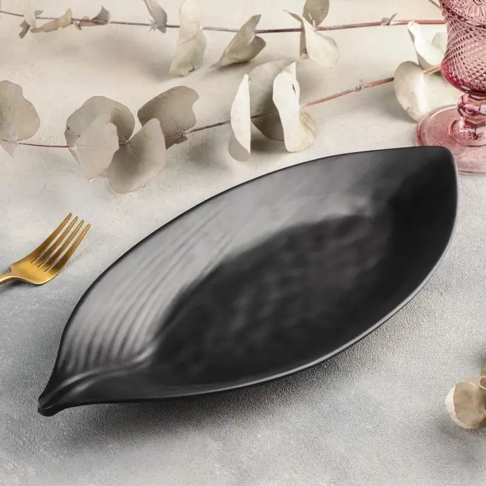 Блюдо сервировочное «Чёрный Восток», 37×15.5×3.8 см, пластик, чёрное Блюдо сервировочное «Чёрный Восток», 37×15.5×3.8 см, пластик, чёрное