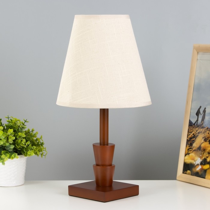 Настольная лампа Настольная лампа "Ульн" E27 40Вт коричневый 19,5х19,5х38 см RISALUX