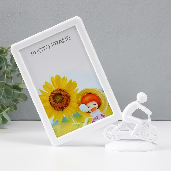 Фоторамка пластик 10х15 см Фоторамка пластик 10х15 см "Велосипедист" белый 17х8х20 см