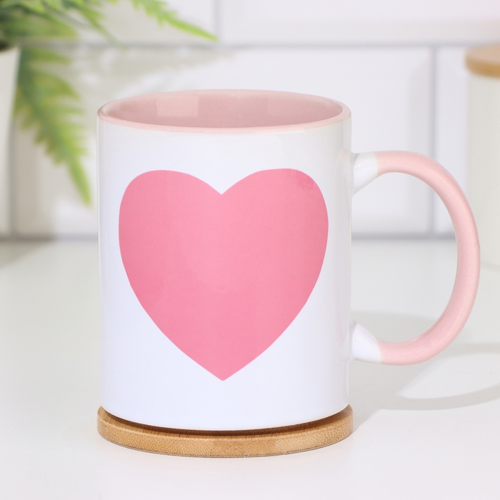 Кружка чайная керамическая Кружка чайная керамическая "Самая очаровательная в мире мама" 320 мл,дно розового цвета