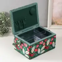 Шкатулка для рукоделия и шитья &laquo;Пуансеттия на зелёном&raquo;, хранение ниток, иголок, мелочи, 19&times;26&times;14.5 см