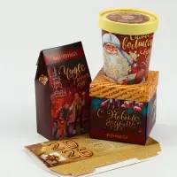 Подарочный набор «Сказочного года»: чай (50 г), конфеты (110 г), печенье брауни (120 г) Подарочный набор «Сказочного года»: чай (50 г), конфеты (110 г), печенье брауни (120 г)