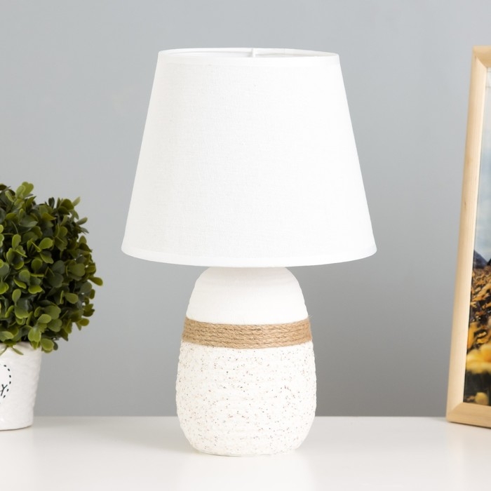 Настольная лампа Настольная лампа "Ренди" Е14 40Вт белый 20х20х32 см RISALUX