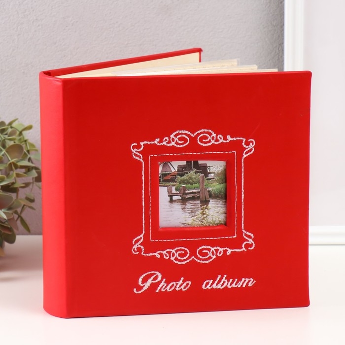 Фотоальбом кожзам на 200 фото 10х15 Фотоальбом кожзам на 200 фото 10х15 "Вышитая рама" красный 22х23х5 см
