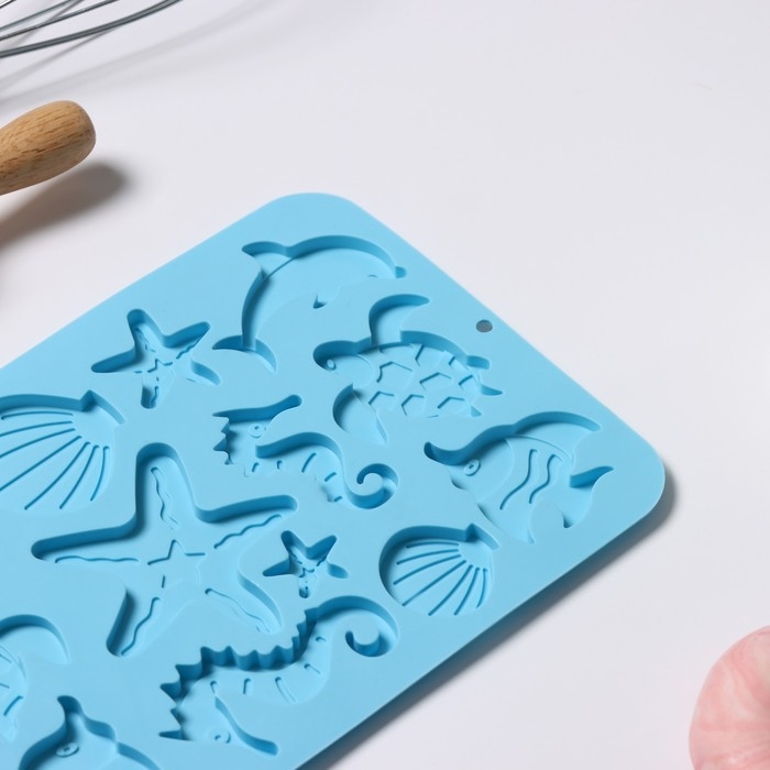 Форма для кондитерских украшений Доляна «Морская история», силикон, 23×16×0,5 см, 13 ячеек, цвет голубой Форма для кондитерских украшений Доляна «Морская история», силикон, 23×16×0,5 см, 13 ячеек, цвет голубой