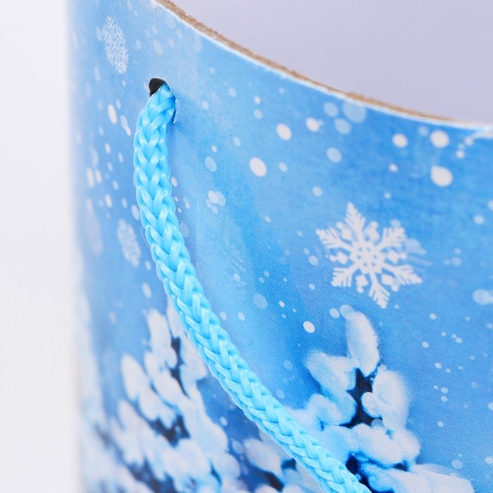 Новый год. Подарочная коробка, тубус «Игра в снежки» 120х120мм. Новый год. Подарочная коробка, тубус «Игра в снежки» 120х120мм.