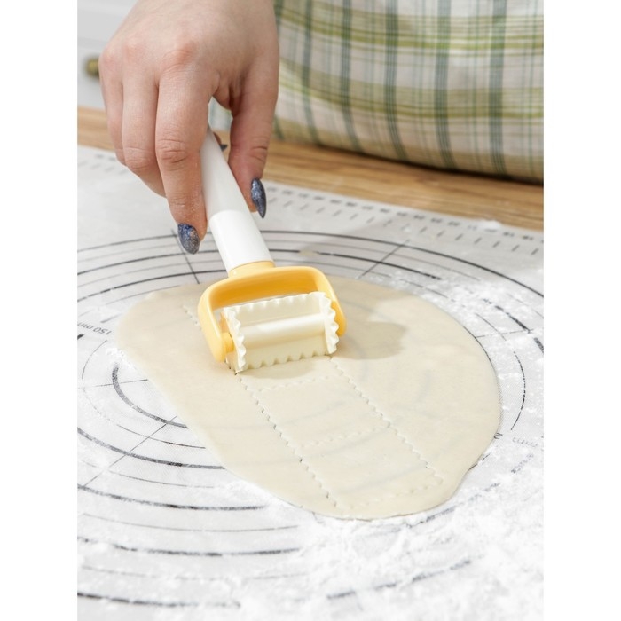 Валик для нарезки квадратов из теста Доляна, размер квадратов 5×5 см, 13,5 см, цвет белый Валик для нарезки квадратов из теста Доляна, размер квадратов 5×5 см, 13,5 см, цвет белый