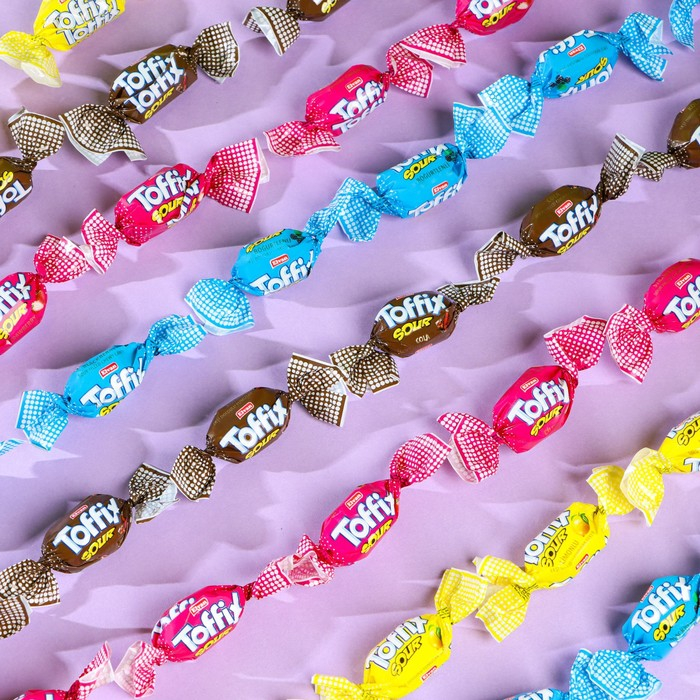 Конфеты жевательные Toffix sour mix, 1 кг