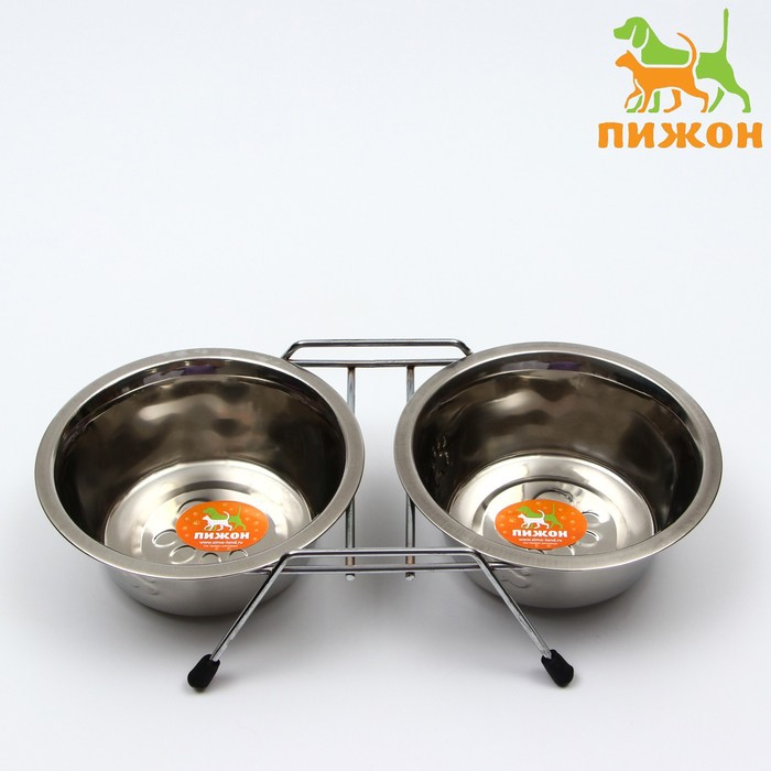 Набор из 2 рельефных мисок на подставке, 2 х 450 мл Набор из 2 рельефных мисок на подставке, 2 х 450 мл