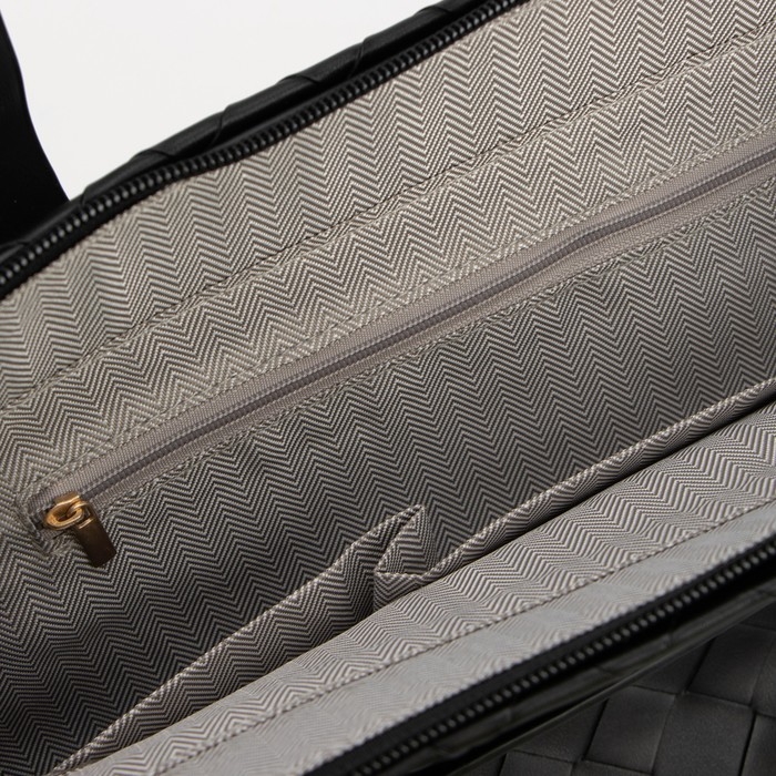 Сумка-тоут на молнии, длинный ремень, цвет чёрный