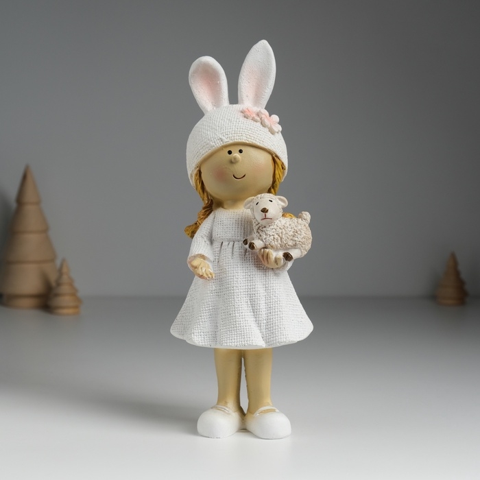 Сувенир полистоун Сувенир полистоун "Девочка в шапке с ушками, с барашком" МИКС 8х6х22 см