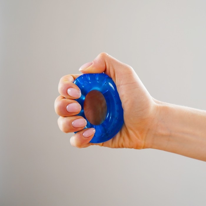 Эспандер кистевой ONLYTOP, массажный, 30 кг Эспандер кистевой ONLYTOP, массажный, 30 кг