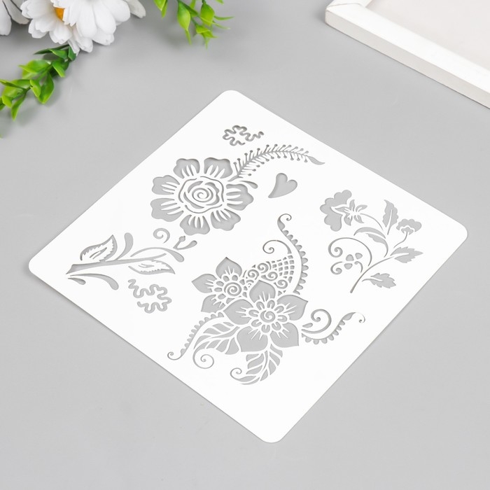 Трафарет пластиковый Трафарет пластиковый "Мехенди.Цветочки" 15х15 см