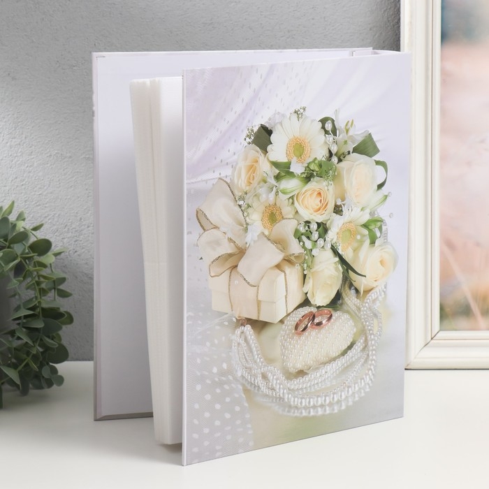 Фотоальбом на 200 фото 13х18 см Фотоальбом на 200 фото 13х18 см "Белые розы" золото, в коробке МИКС 5,8х23,7х29,8 см