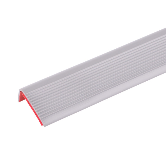 Накладка антискользящая на ступеньки угловая, 1м, серая Накладка антискользящая на ступеньки угловая, 1м, серая