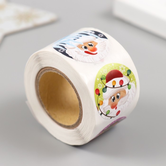 Наклейка бумага Наклейка бумага "Дедушка Мороз" d=2,5 см 252 шт в рулоне