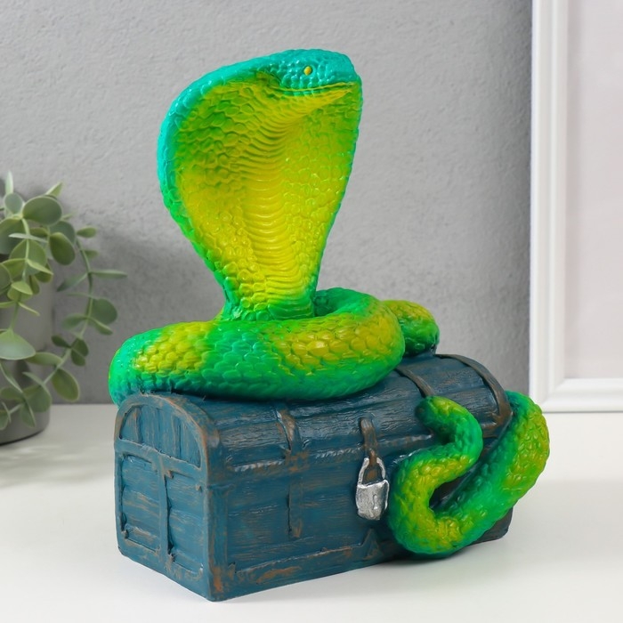 Фигурка Фигурка "КОБРА НА СУНДУКЕ" 20 х 17 х 12 см.