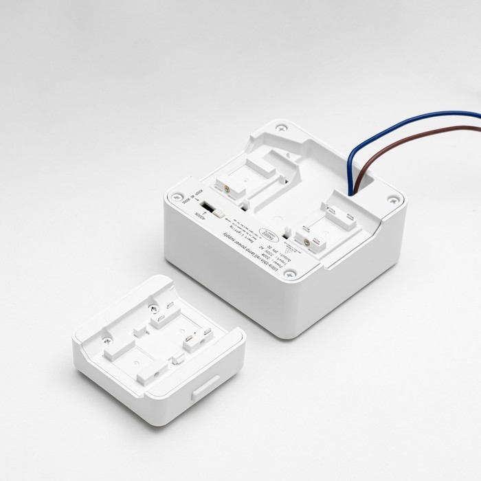 Драйвер для трековой системы Драйвер для трековой системы "SLIM-200" 200Вт 48V белый 8,8х8,8х4,1см