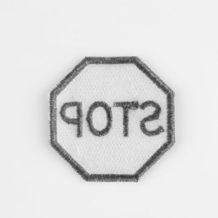 Светоотражающая термонаклейка «Stop», 4,7 × 4,7 см, цвет серый Светоотражающая термонаклейка «Stop», 4,7 × 4,7 см, цвет серый