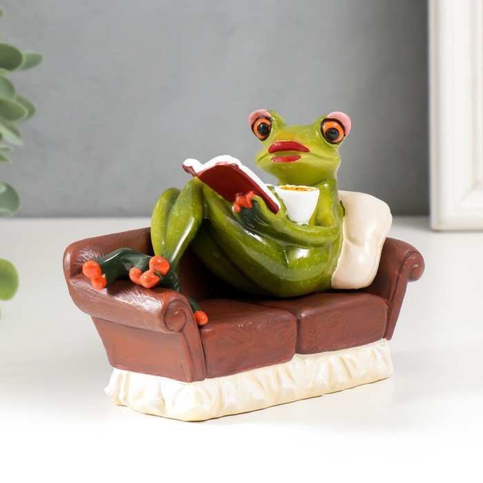 Сувенир полистоун лак Сувенир полистоун лак "Лягуха отдыхает в кресле с газетой/кружкой" МИКС 10,5х14х6 см