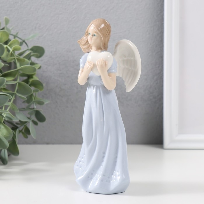 Сувенир керамика "Ангел в голубом платье с сердцем на ветру" 18х8х6 см