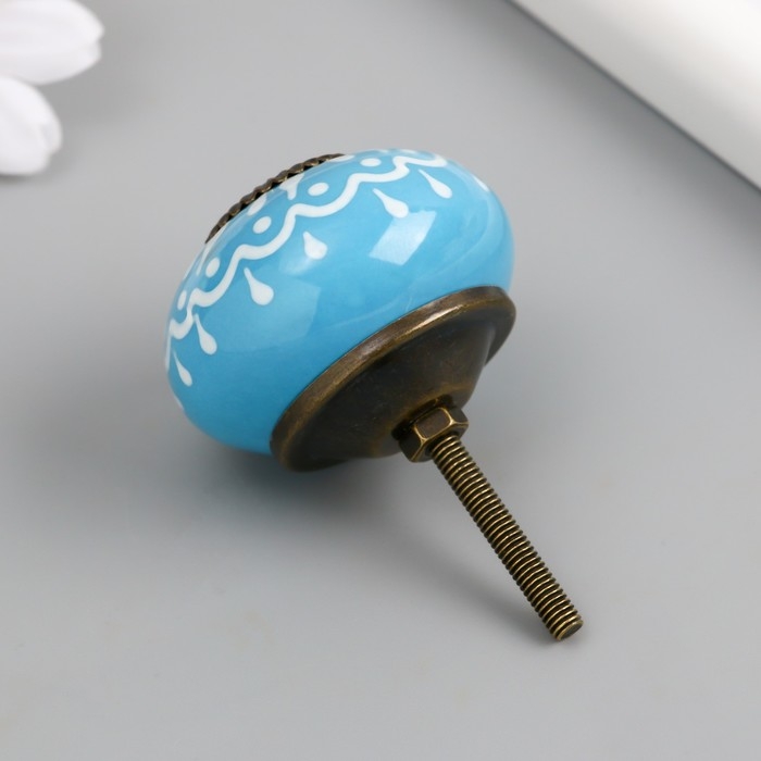 Ручка для шкатулки керамика, металл Ручка для шкатулки керамика, металл "Белый узор на голубом" 4,1х4,1х6 см