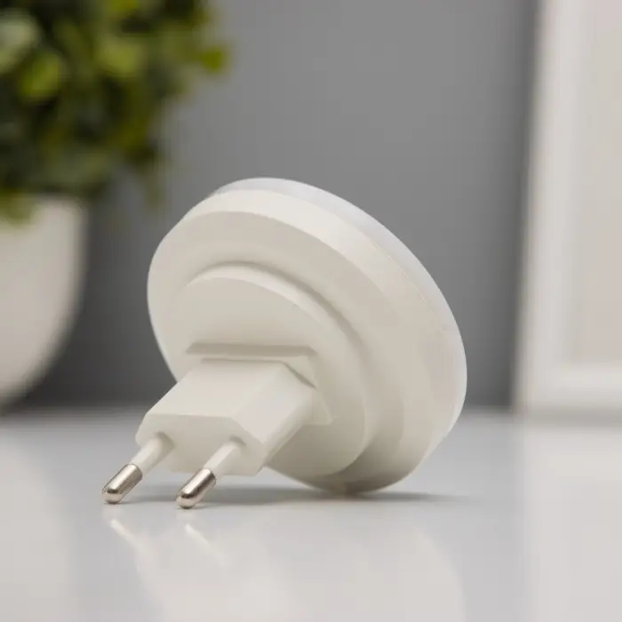 Ночник &laquo;Круг&raquo; LED реагирует на темноту, белый 6.5&times;6.5&times;5 см RISALUX