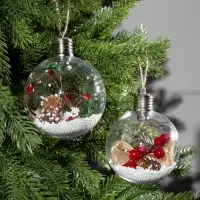 Набор ёлочных шаров &laquo;Ветка ели и ягоды&raquo;, 2 шт., d=10 см, 5 LED, от батареек, свечение тёплое белое