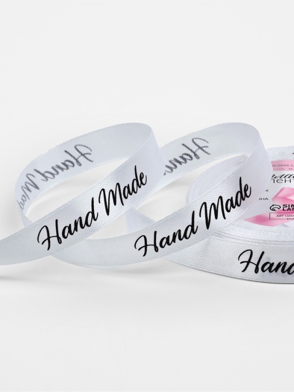Лента атласная 15мм*25±1ярд(23м±1м) Hand Made белый №01 АУ Лента атласная 15мм*25±1ярд(23м±1м) Hand Made белый №01 АУ