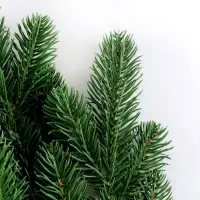 Еловая ветка зелёная, размер: 46 &times; 32 см, 1 шт.