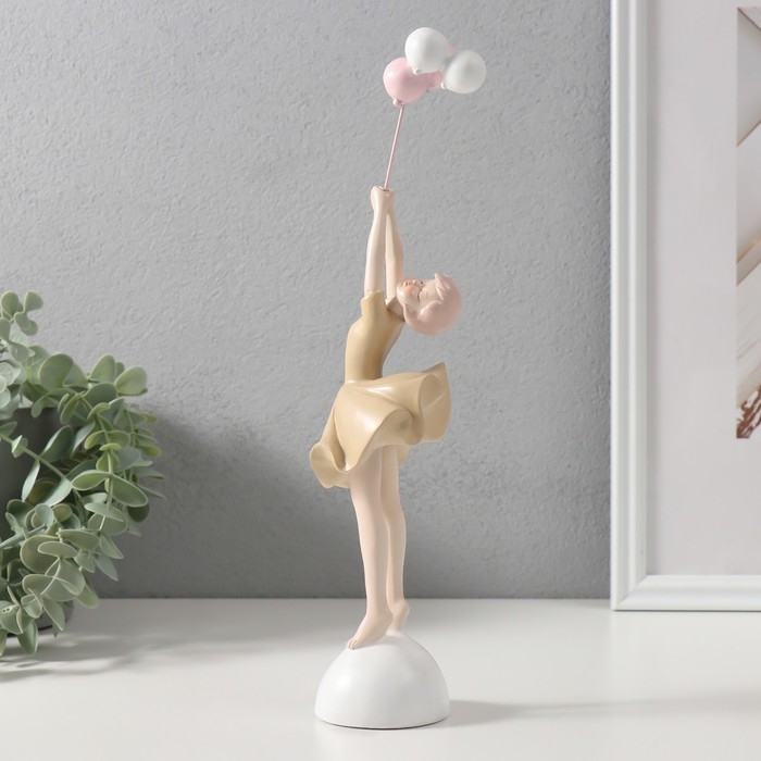 Сувенир полистоун Сувенир полистоун "Девушка в платьице с воздушными шарами" 7,4х6,6х31,2 см