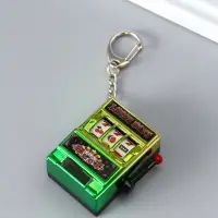 Брелок - обвес на сумку для ключей на карабине &laquo;Игровой автомат - казино&raquo;, зелёно-золотой, крутится барабан, 2.7&times;3.4&times;5 см
