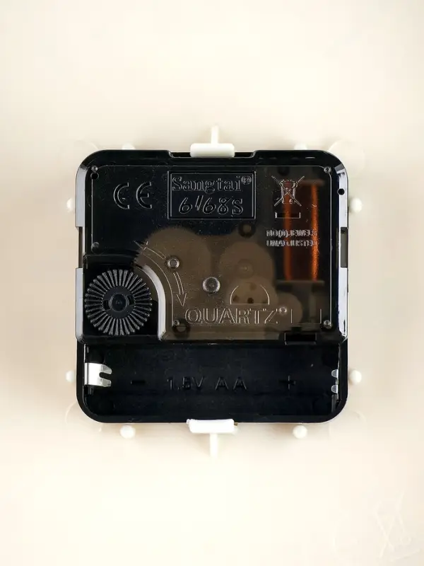 Часы настенные интерьерные &laquo;Флюгер&raquo;, двусторонние, на подвесе, бесшумные, плавный ход, 48&times;32 см, циферблат d=19 см, от батарейки 1&times;АА